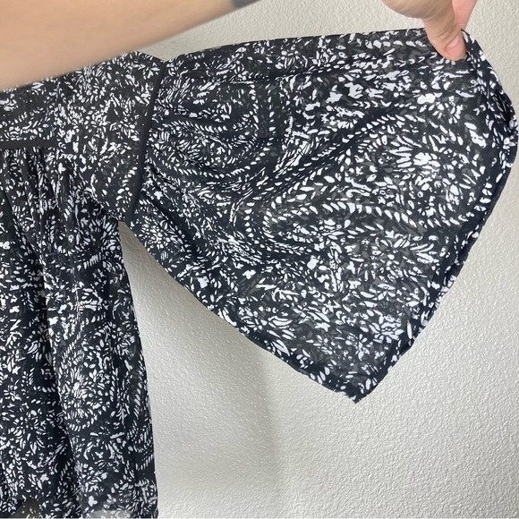 Lucky Brand Sheer Flowy Boho Top XS  Black and white Floral Bell Sleeves - Picture 13 of 16